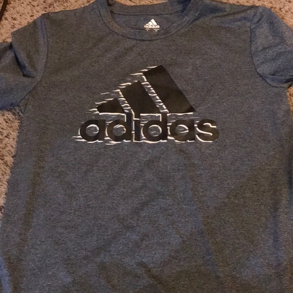 Boys adidas shirt - Picture 2 of 4
